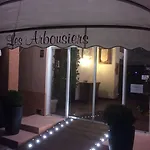 Les Arbousiers 2* קאלבי