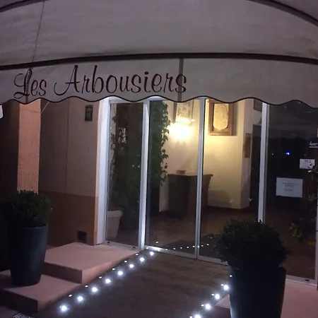 Les Arbousiers 2* カルヴィ