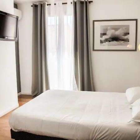 Hotel Les Arbousiers Calvi (Corsica)