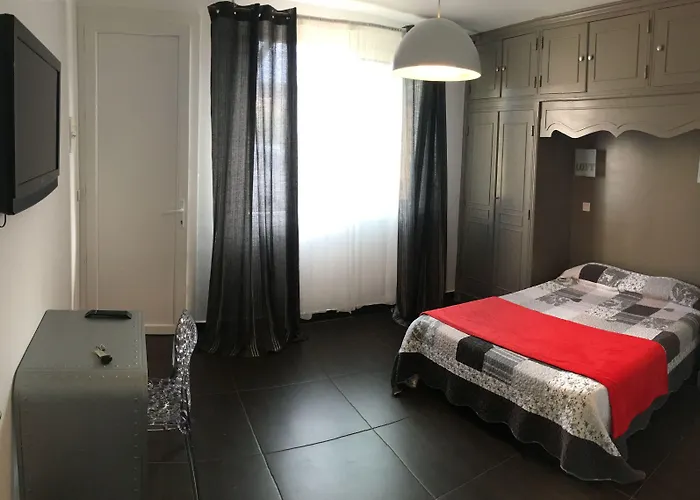 Hotel Les Arbousiers 2*